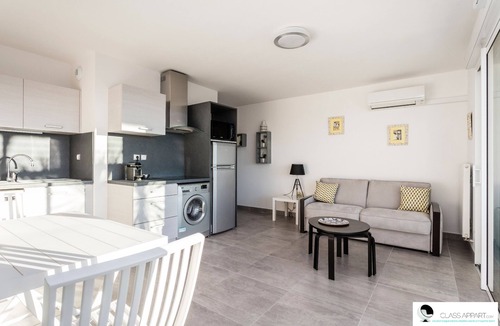 Aiguerelles Apartment | Port Marianne/New Town Hall: terrace, air conditioning, elevator & garage