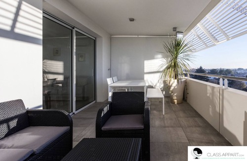 Aiguerelles Apartment | Port Marianne/New Town Hall: terrace, air conditioning, elevator & garage