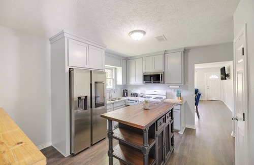 Port Neches House | Port Neches Home Rental: Walk to Tugboat Island!