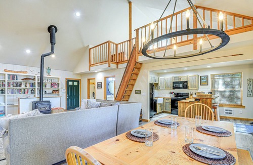 Burley Cabin | Port Orchard Lakefront Cabin w/Fire Pit & Grill!