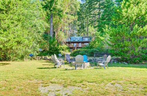 Burley House | Port Orchard Lakefront Cabin with Fire Pit and Grill!