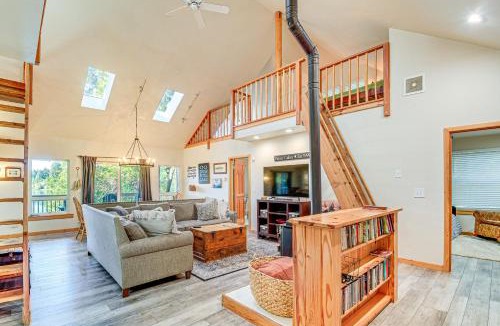 Burley House | Port Orchard Lakefront Cabin with Fire Pit and Grill!