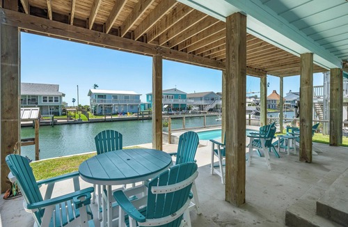City-by-the Sea Cottage | Port Royal Dream by Miss Kitty’s