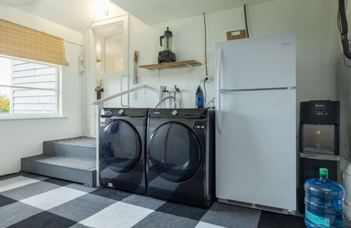 Adelma Beach House | Port Townsend waterfront hot tub.