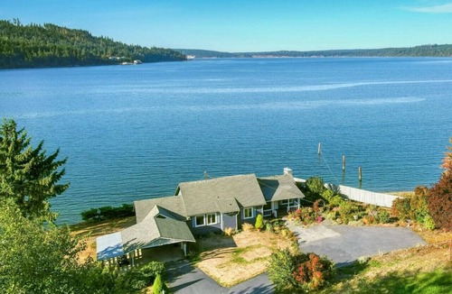 Adelma Beach House | Port Townsend waterfront hot tub.