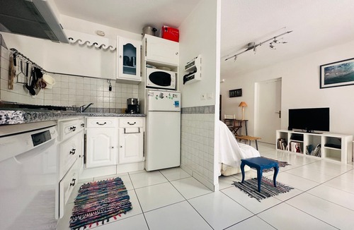 Port-Vendres Apartment | Port-Vendres - 3* T2 Apartment with Air Conditioning, Parking, Port View
