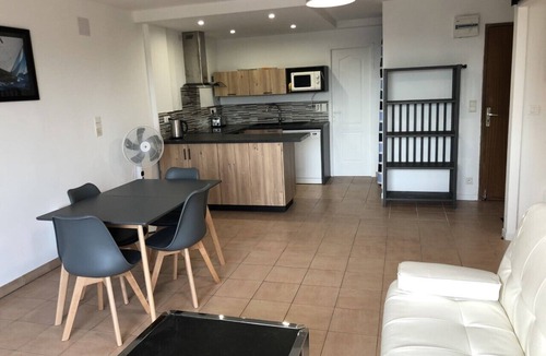 Port-Vendres Apartment | Port-Vendres - Collioure: cosy 2 rooms, 592 sqf, 4-6 pers, sea et harbour views