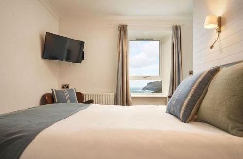 Trebarwith Strand Hotel | Port William Inn