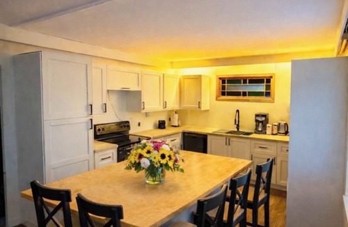 Port Williams House | Port Williams/Wolfville sleeps 15