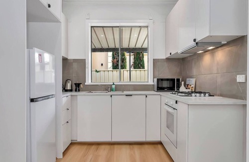 Oaklands Park House | Porta Marion Practical Comfort Opposite Westfield