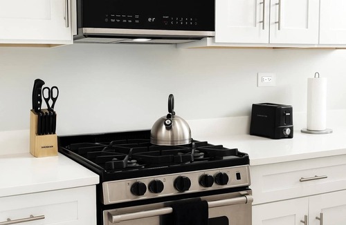 Chicago Apartment | Portage Park 1BR Retreat