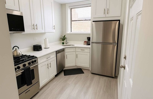 Chicago Apartment | Portage Park 1BR Retreat