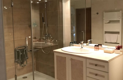 Previnquieres House | Portail Haut