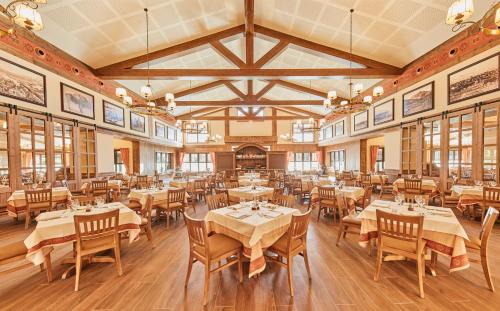 Salou Hotel | PortAventura Hotel Colorado Creek - Includes unlimited access to PortAventura Park & 1 access to Ferrari Land