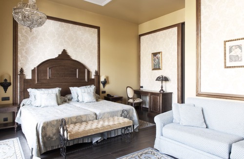 Salou Hotel | PortAventura Hotel Lucy's Mansion