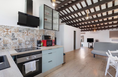 Arenys de Mar Apartment | Portblanc Front Apartment with Sea Views, Wi-Fi, and Air Conditioning