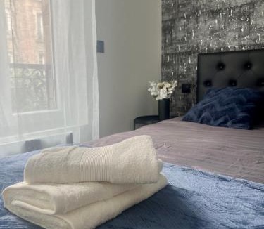 Issy-les-Moulineaux Apartment | Porte de Versailles - Appartement Charmant - Paris 15