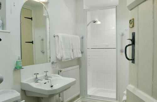 Axminster House | Porters Lodge