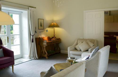 Axminster House | Porters Lodge
