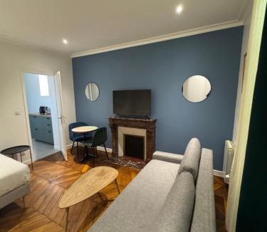 Les Gondoles Apartment | Portes de Paris RER C à 2 min WiFi & Parking Inclus