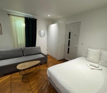 Les Gondoles Apartment | Portes de Paris RER C à 2 min WiFi & Parking Inclus