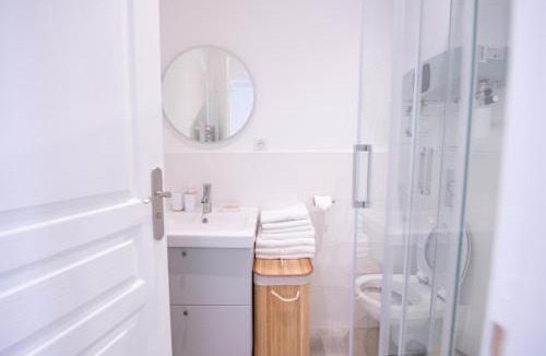 Les Gondoles Apartment | Portes de Paris RER C à 2 min WiFi & Parking Inclus