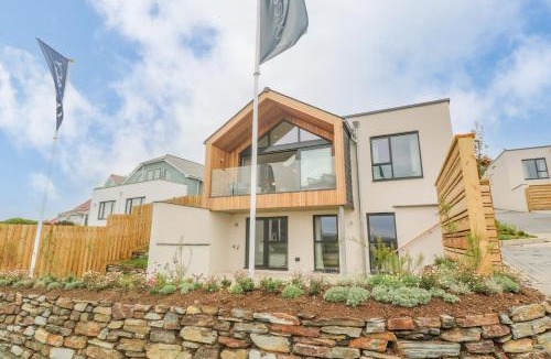 Porth House | Porth Beach