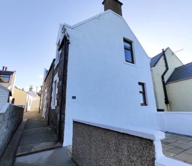 Buckie House | Portknockie 17 Harbour Place