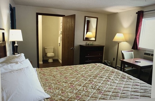 Port Ontario Hotel | Portlodge Motel