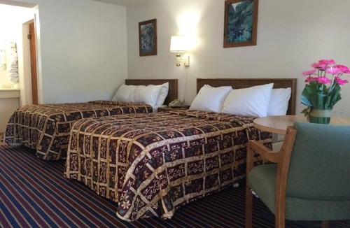 Port Ontario Hotel | Portlodge Motel