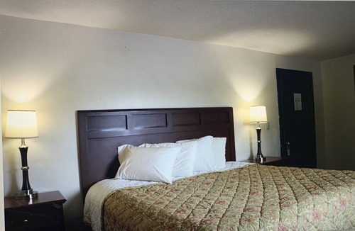 Port Ontario Hotel | Portlodge Motel