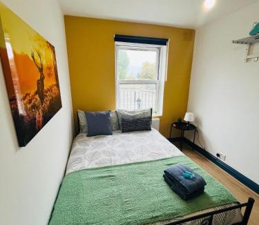 Dalgarno House | Portobello Self Check-In Rooms 611