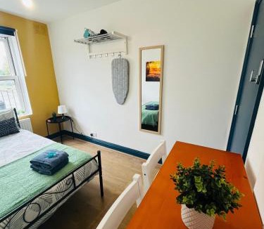 Dalgarno House | Portobello Self Check-In Rooms 611