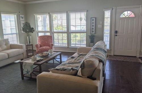 El Lago House | Portofino House - Seabrook - 3 Bed 2 Bath Hot Tub