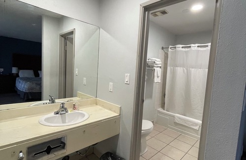 Central San Pedro Hotel | Portside Inn & Suites