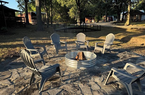 Cleora Cabin | Portside Paradise updated cabin w hottub