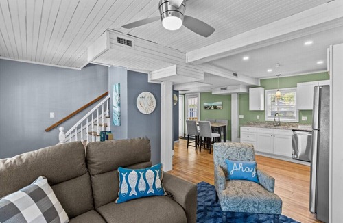 Portsmouth House | Portsmouth Beach cottage