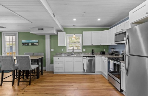 Portsmouth House | Portsmouth Beach cottage