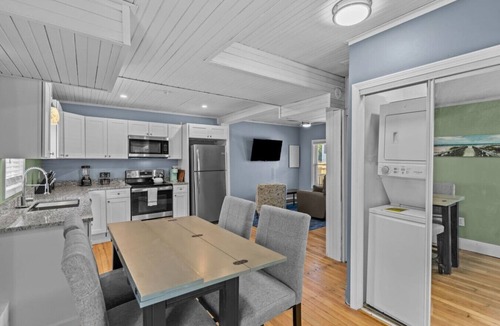 Portsmouth House | Portsmouth Beach cottage