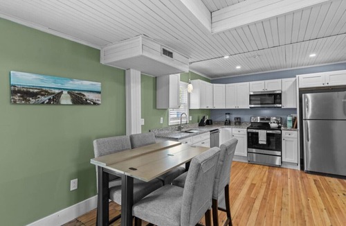 Portsmouth House | Portsmouth Beach cottage