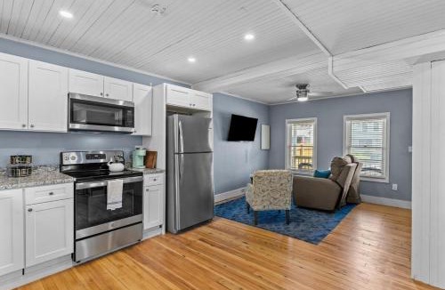 Portsmouth House | Portsmouth Cedar Beach Cottage