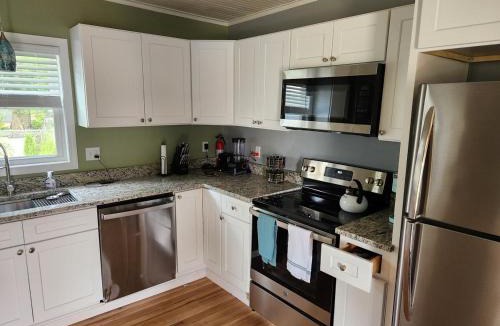 Portsmouth House | Portsmouth Cedar Beach Cottage