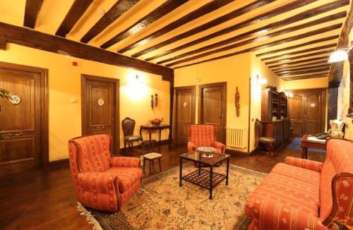 Almandoz House | Posada Palacio de Beola by Clabao