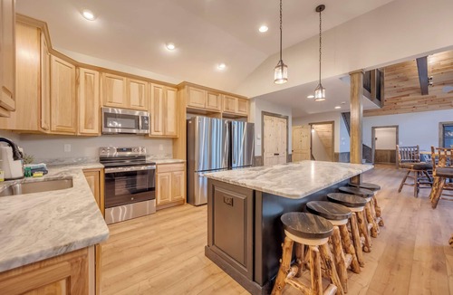 Lake Harmony Estates House | Poseidon 9BR Indoor Pool, Mini Golf, Elevator, Sleeps 30