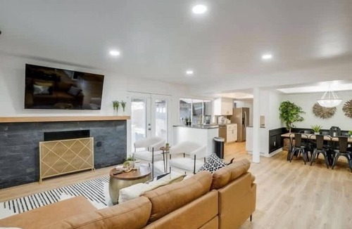 Northwest Dallas House | Posh 6BR/3B Home with Pool, Media/Game Room