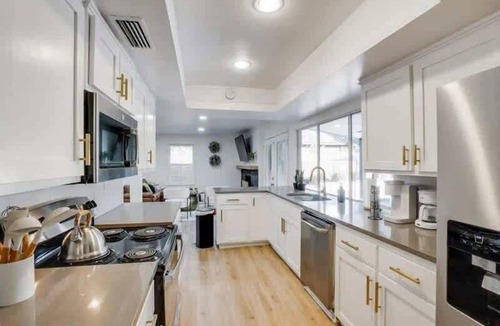 Northwest Dallas House | Posh 6BR/3B Home with Pool, Media/Game Room