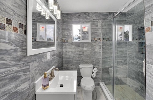 Vauxhall House | Posh Comfort Cottage