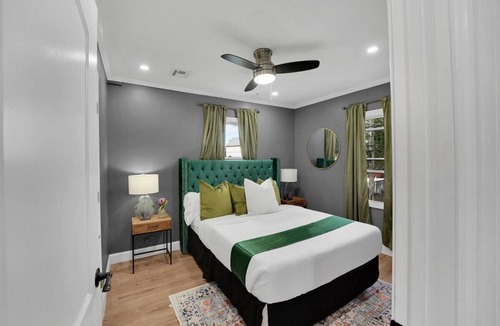 Vauxhall House | Posh Comfort Cottage