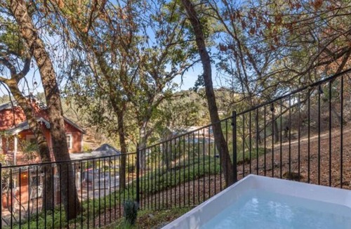 Amador City Hotel | Posh Hillside Suite with Pool & Hot Tub