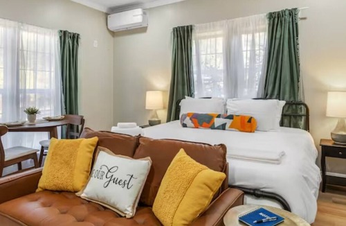 Amador City Hotel | Posh Hillside Suite with Pool & Hot Tub